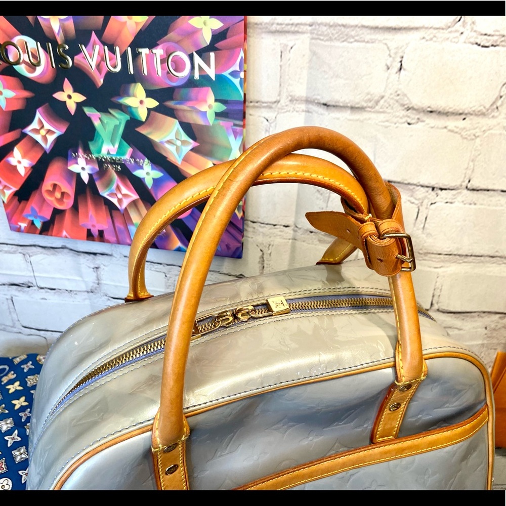 Louis Vuitton Ice blue Vernis Tompkins shoulder bag and scarf - Picture 4 of 16